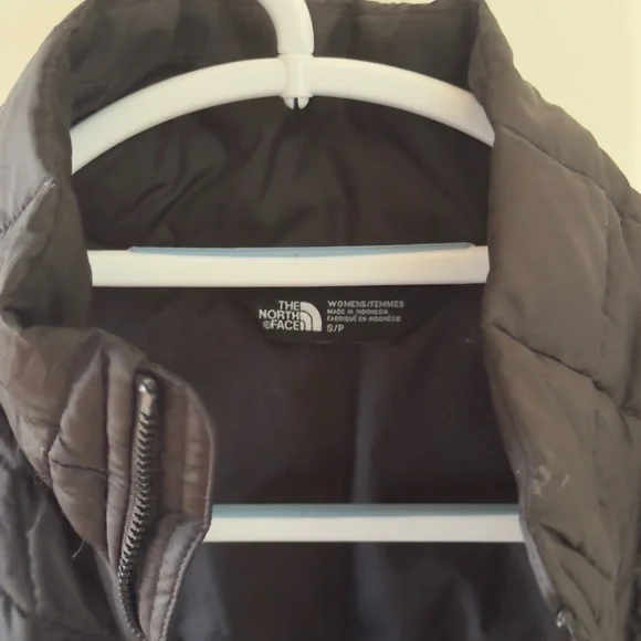 The North Face Women's Black Quilted Vest - Picture 5 of 8